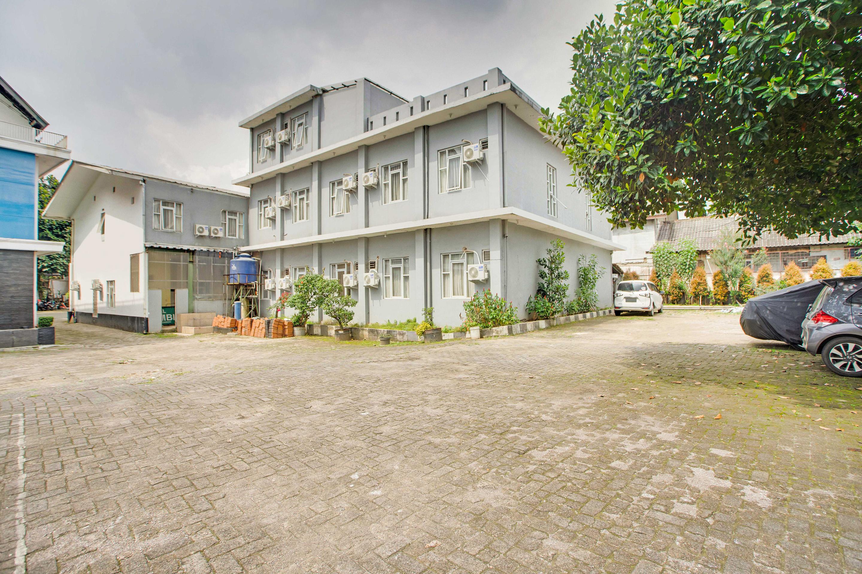 Reddoorz @ Hotel Arimbi Dewi Sartika Baru Bandung Zewnętrze zdjęcie